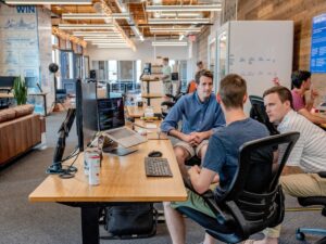 woocommerce agency vs freelancers